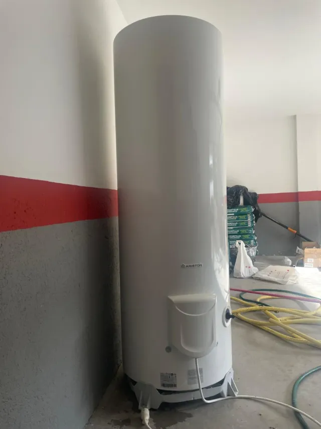 Termo eléctrico Ariston 300L