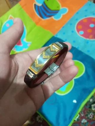 Pulsera de cuero y oro