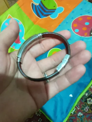 Pulsera de cuero y oro