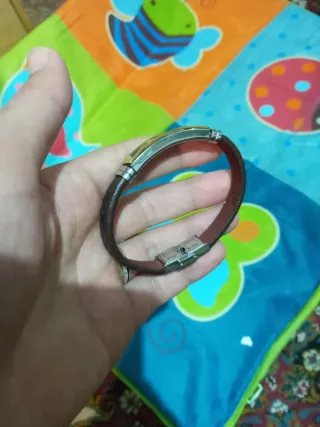 Pulsera de cuero y oro