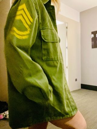 Camisa verde con estampado Woodstock