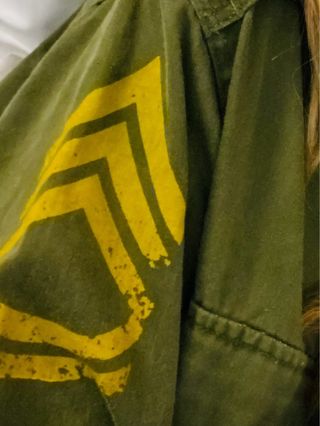 Camisa verde con estampado Woodstock