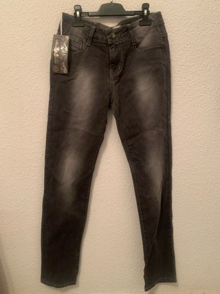 Pantalones grises vaqueros