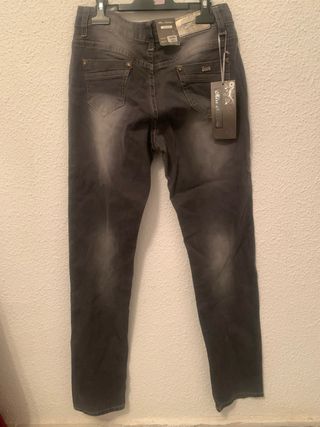 Pantalones grises vaqueros