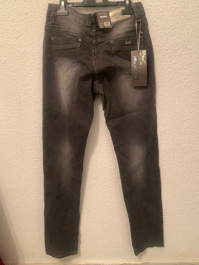 Pantalones grises vaqueros