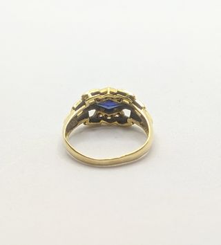 Anillo de oro de 18k con piedra, 2.61 g, T-17.