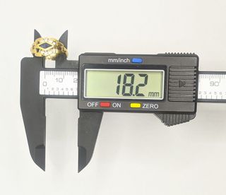 Anillo de oro de 18k con piedra, 2.61 g, T-17.