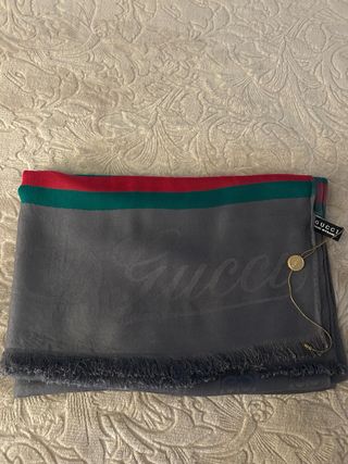 Fular Gucci de Cachemira y Seda.  Nuevo