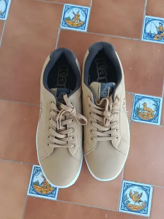 Zapatillas Kappa Marrones y Blancas