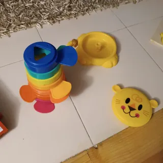 Juego apilable Playskool León y tren de madera