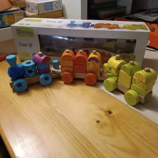 Juego apilable Playskool León y tren de madera