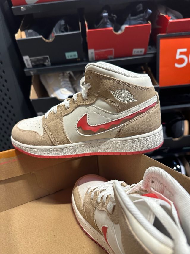 Nike Jordan Mid Beige Rojo