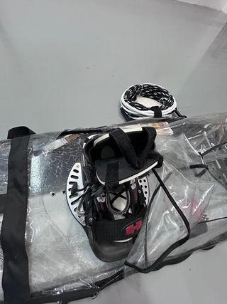 Tabla de skateboard Black Widow con funda