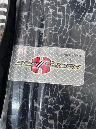 Tabla de skateboard Black Widow con funda