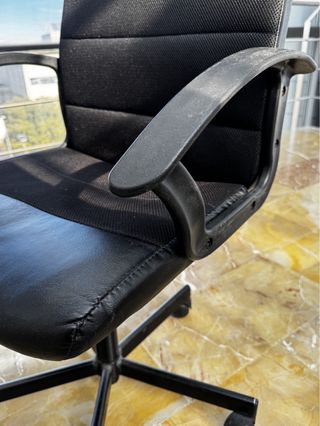 2 Sillas de oficina negras ergonómicas