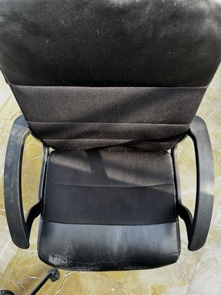 2 Sillas de oficina negras ergonómicas