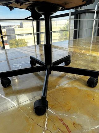 2 Sillas de oficina negras ergonómicas