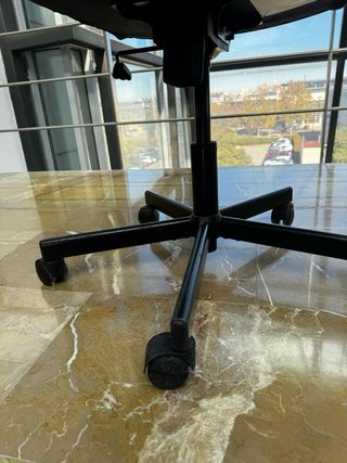 2 Sillas de oficina negras ergonómicas