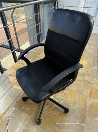 2 Sillas de oficina negras ergonómicas