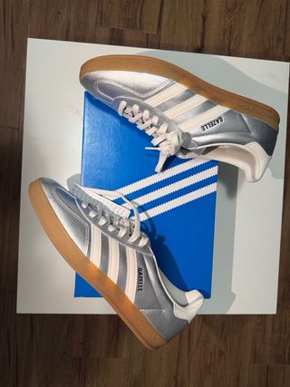 Adidas Gazelle Plata y Blanco