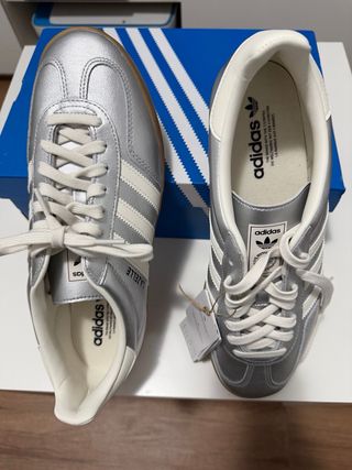 Adidas Gazelle Plata y Blanco