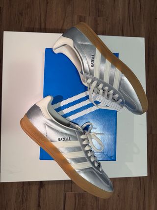 Adidas Gazelle Plata y Blanco