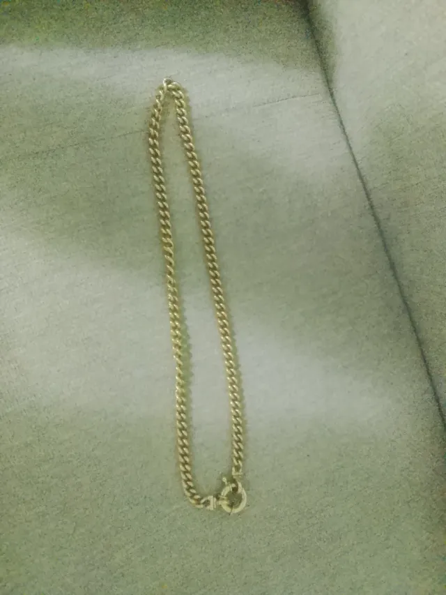 Cadena de golfi dorada