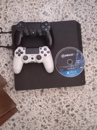 Consola PS4 Negra + 2 Mandos + FIFA 22