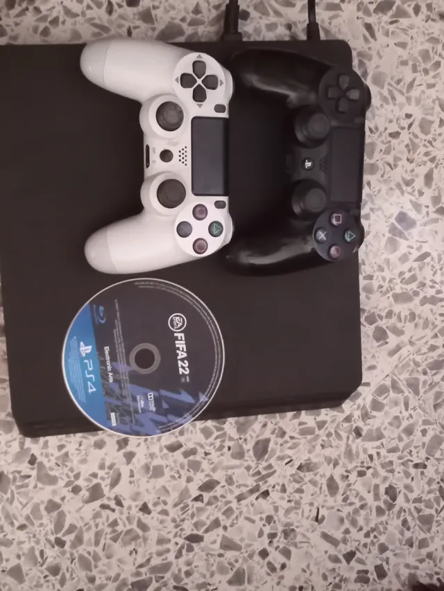 Consola PS4 Negra + 2 Mandos + FIFA 22