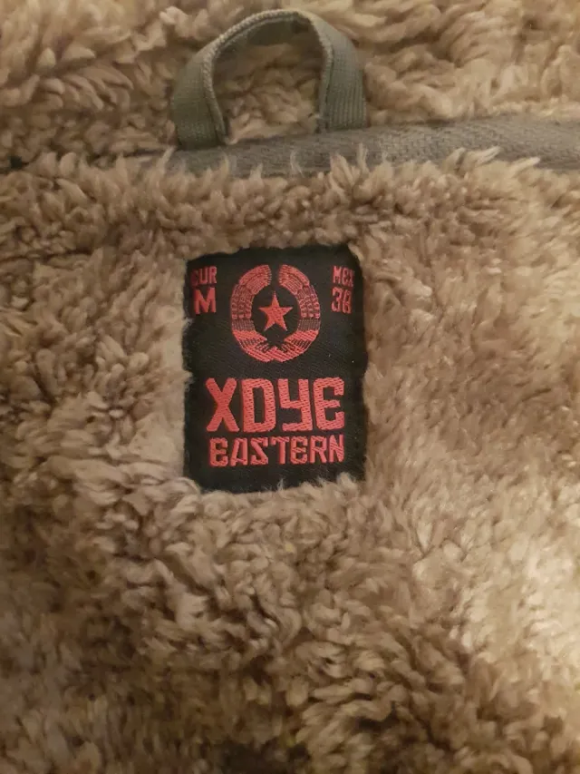 Chaqueta verde con forro marrón