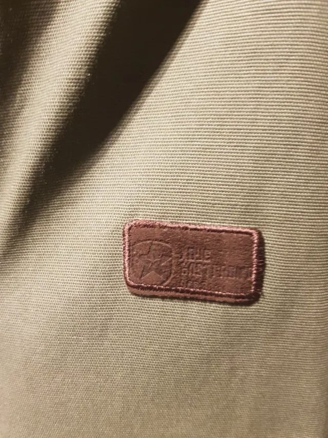 Chaqueta verde con forro marrón