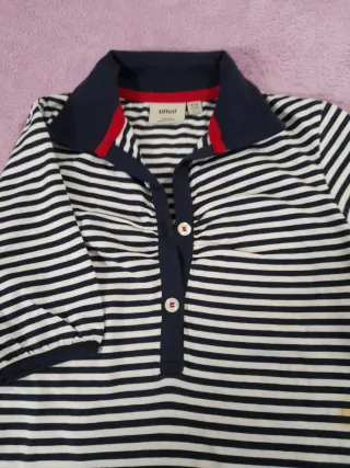 T-shirt menina às riscas com âncora