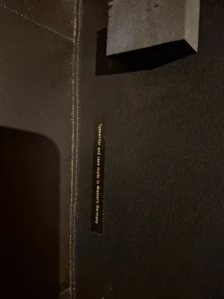 Máquina de escrever Olympia Monica