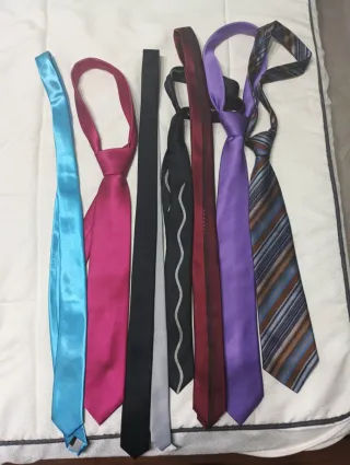 Lote de  7 corbatas de vestir