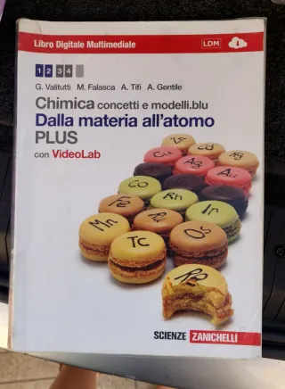 Libro di chimica