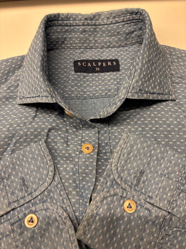 Camisa Scalpers azul con microestampado Talla 38