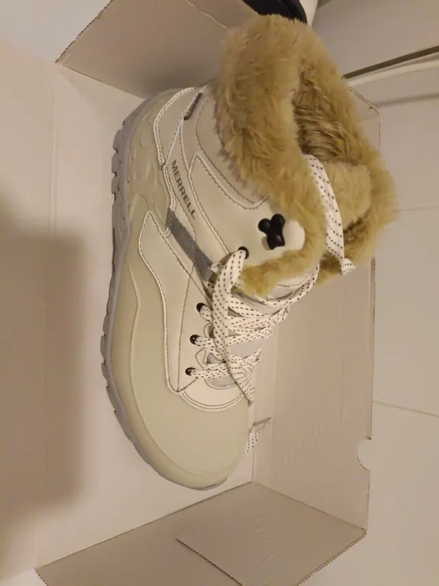 Botas Merrell senderismo grises y blancas