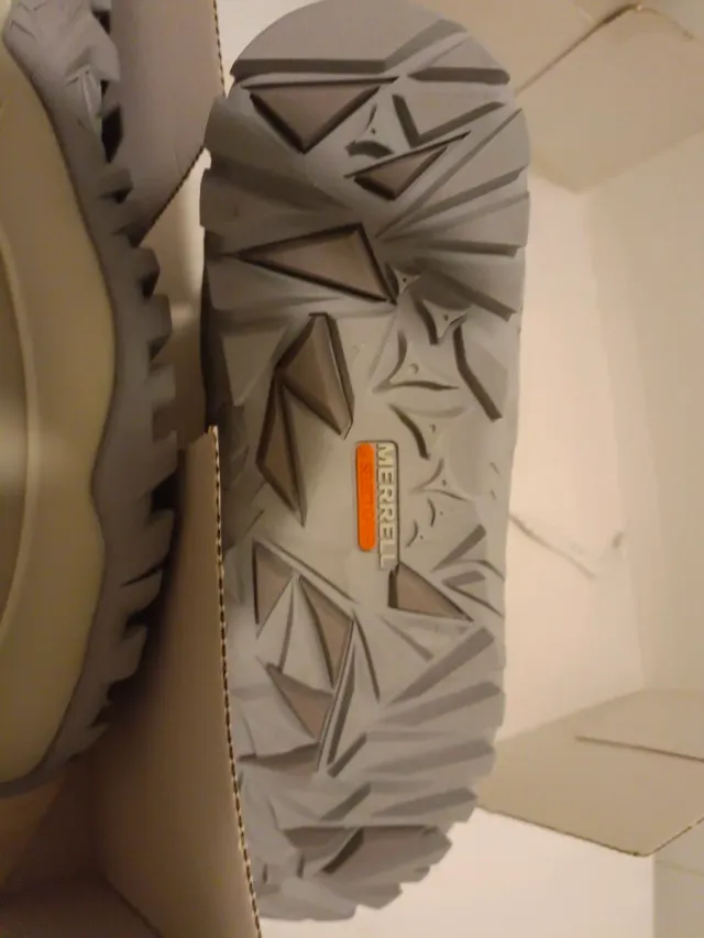 Botas Merrell senderismo grises y blancas