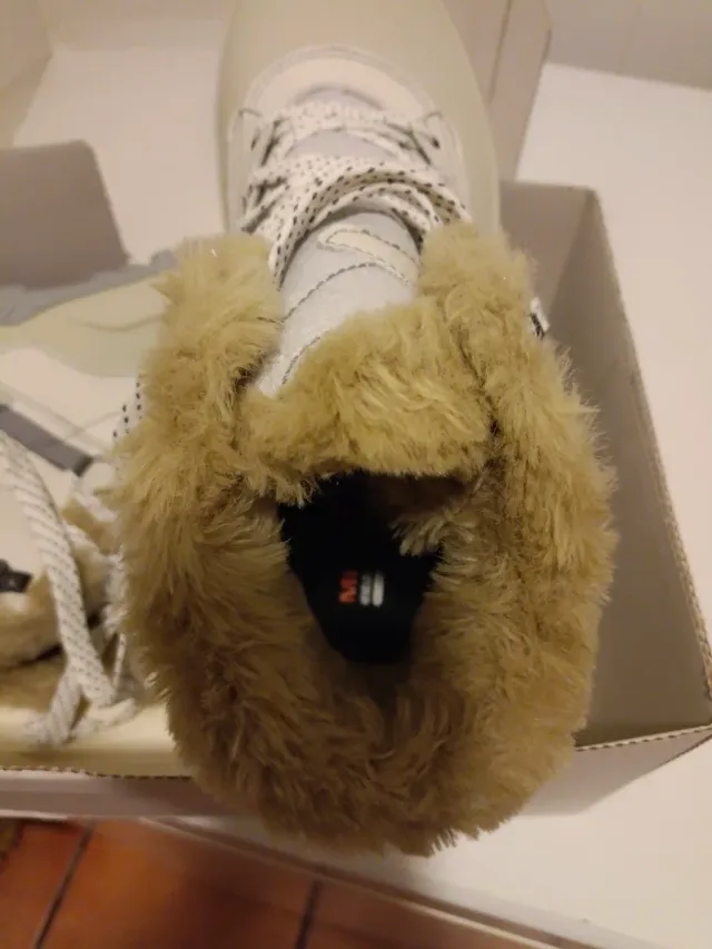 Botas Merrell senderismo grises y blancas