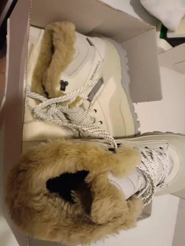 Botas Merrell senderismo grises y blancas