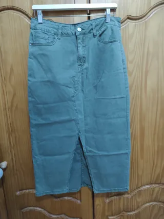 Falda vaquera verde midi con abertura