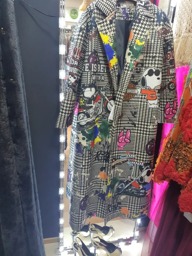 Cappotto lungo con stampa di H.D. e SNOOPY