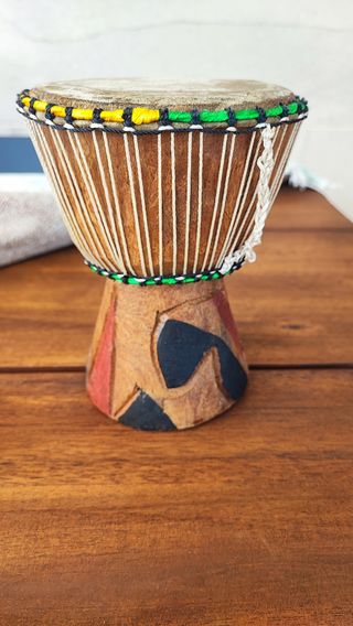 Djembe tamburo artigianale