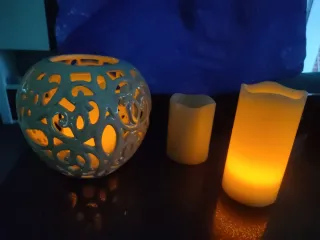 Jarrón decorativo y 2 velas LED