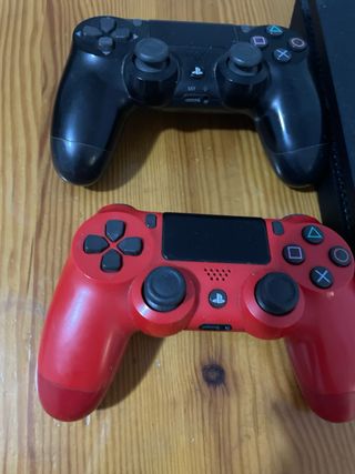 PS4 Pro 1TB + 2 Mandos + 5 Juegos