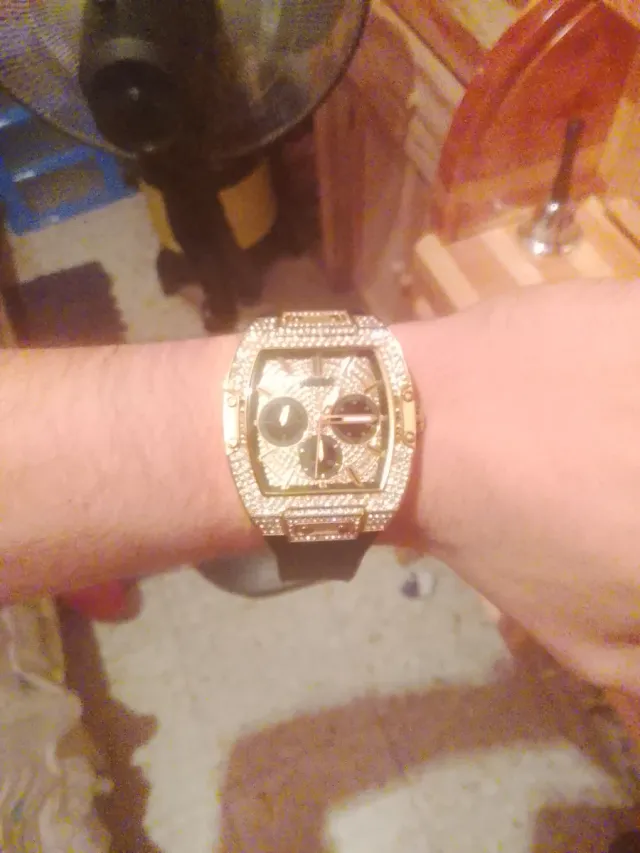 Reloj Guess Dorado y Plateado