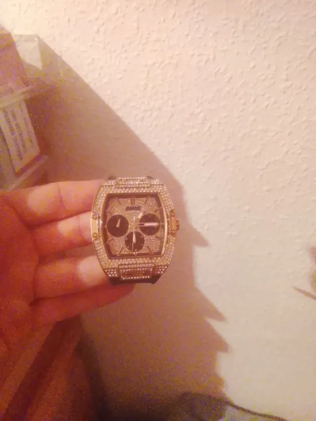 Reloj Guess Dorado y Plateado