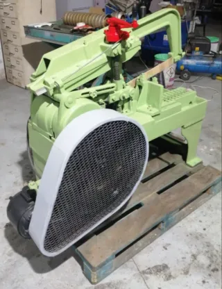 Sierra de corte industrial verde