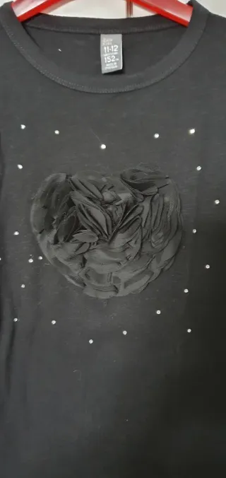 Lote Camisetas roja y negra con corazón y pedrería