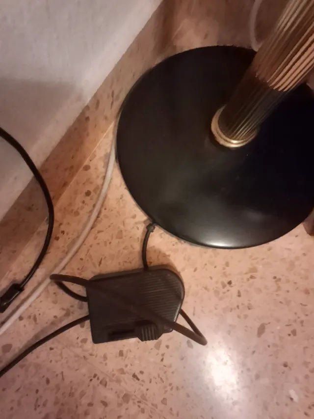 Lámpara de pie dorada de metal de 1.77 de altura